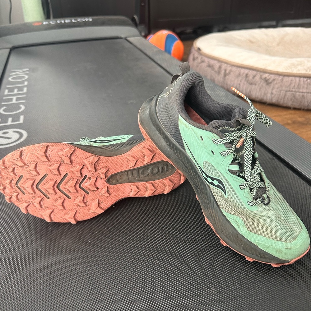 Saucony Women's Trail shoes size 7